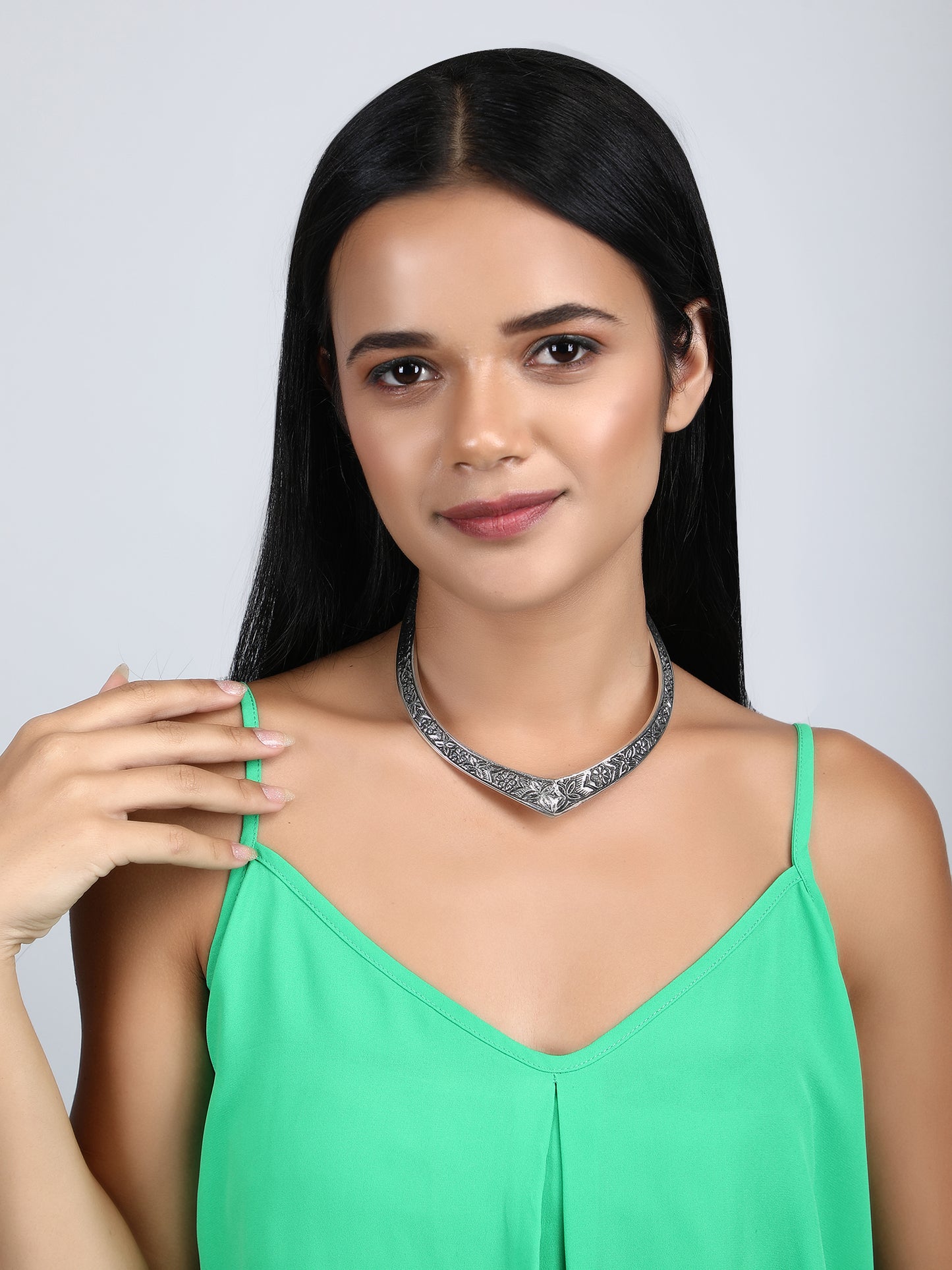 Miraya Silver Toned Oxidized Hasli