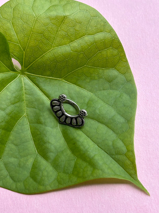 Sadabahar Oxidized Silver Toned Noseclip