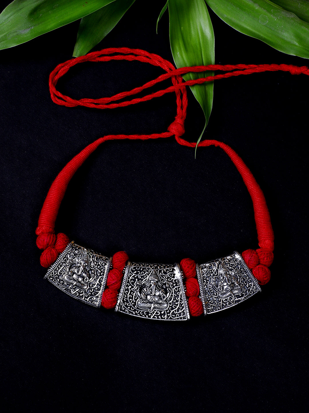 Teen Tukdi Statement Neckpiece