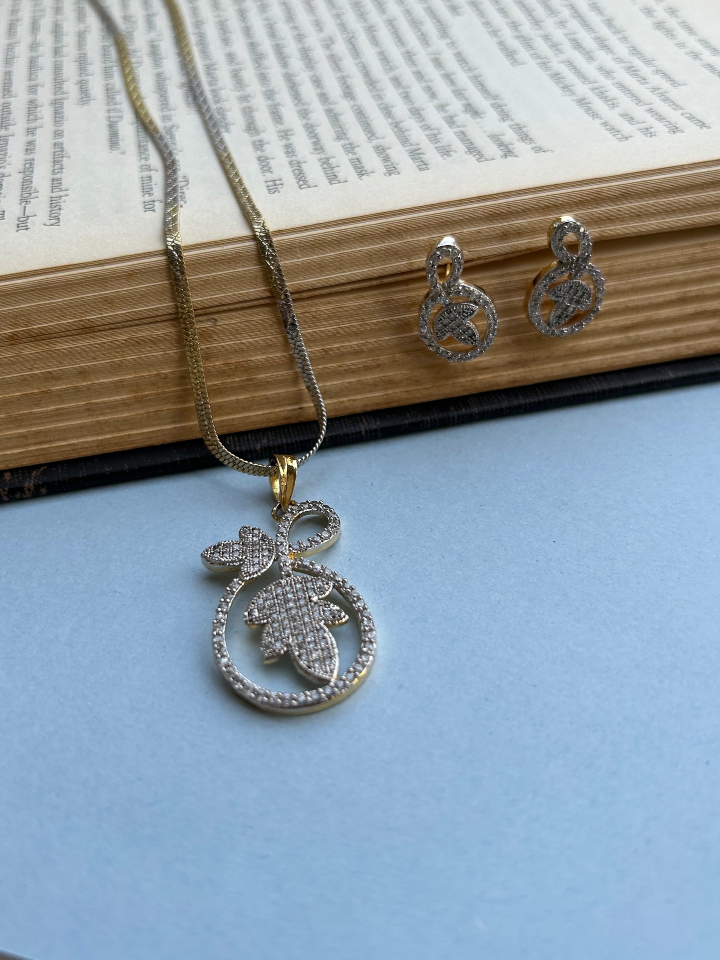 Diva Collection Maple Pendent Set