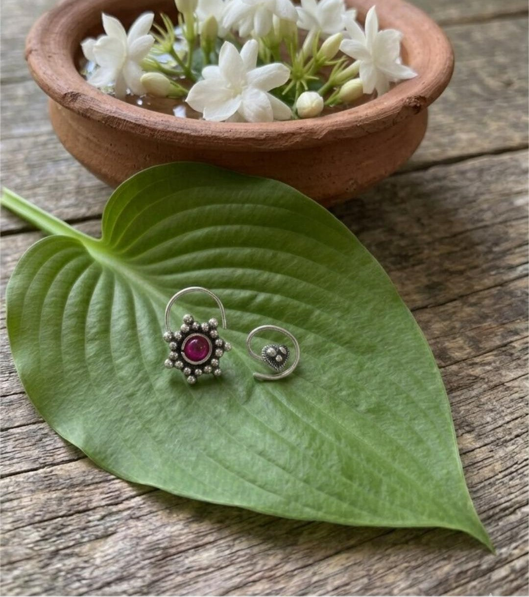Firoza Surkh Gul Nosepins