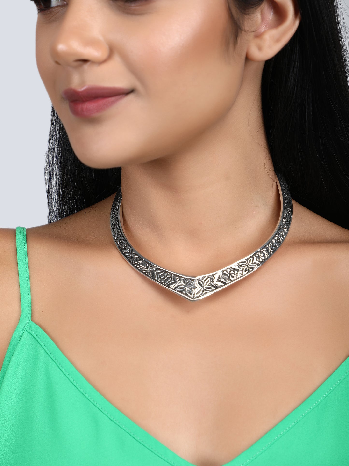 Miraya Silver Toned Oxidized Hasli